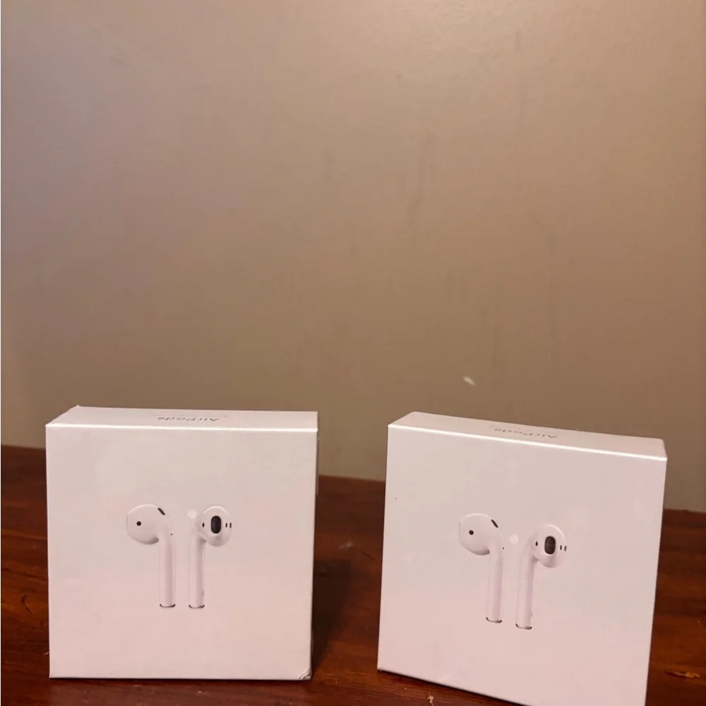 Apple AirPods with Charging Case - Classic White